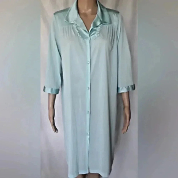 Vanity Fair NWT silky old world vintage blue role size Medium - Picture 1 of 6